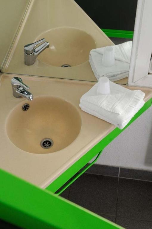 Lemon Hotel - Mery Sur Oise/Cergy Quarto foto